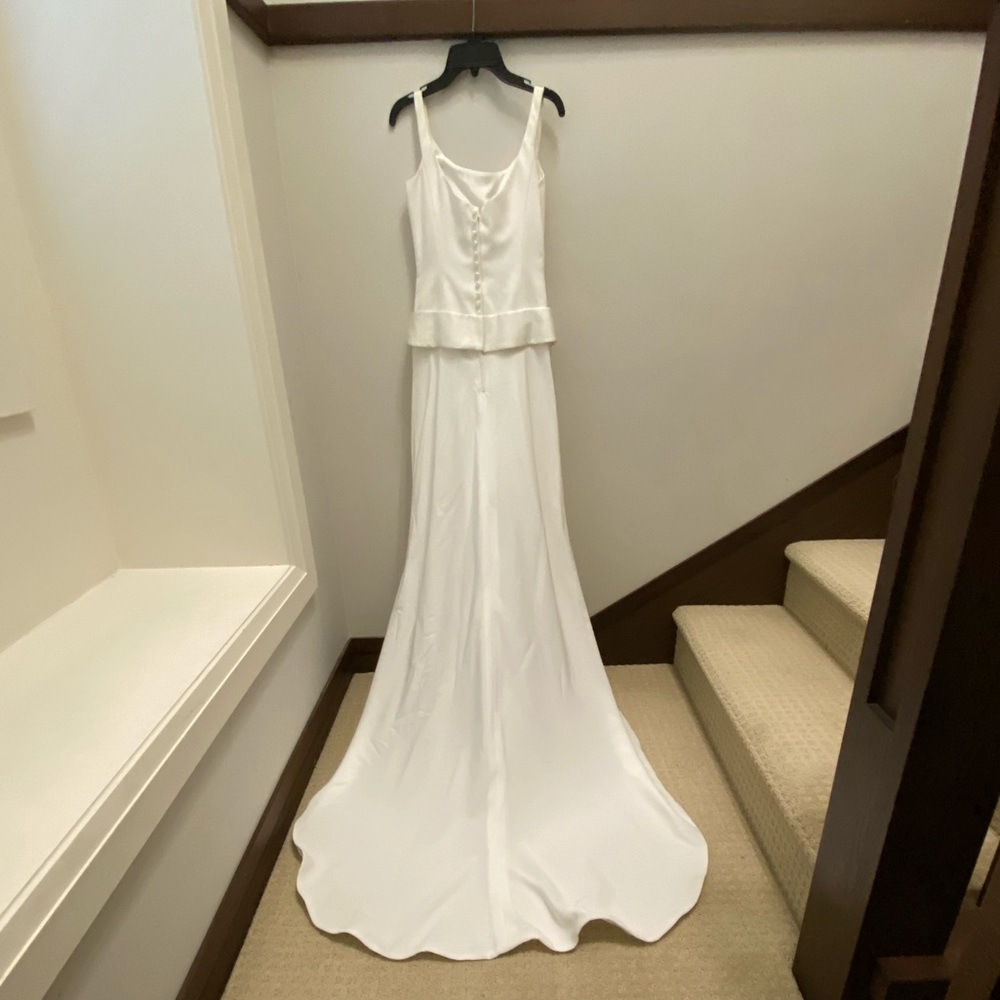 David’s Bridal Wedding Dress Small Train Galina Modern Simple